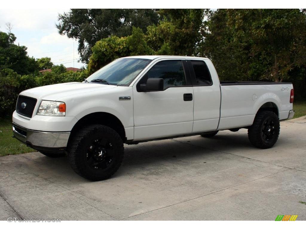 2006 F150 XLT SuperCab 4x4 - Oxford White / Medium/Dark Flint photo #2