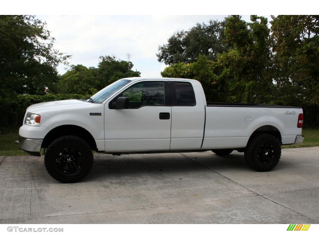 2006 F150 XLT SuperCab 4x4 - Oxford White / Medium/Dark Flint photo #3