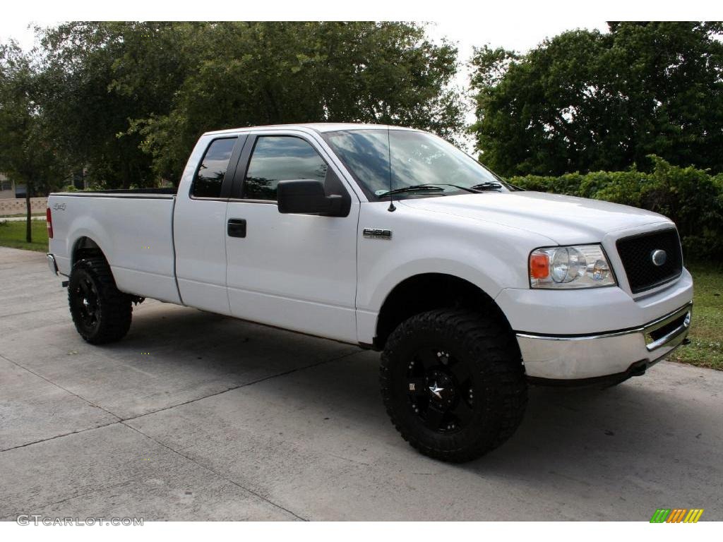 2006 F150 XLT SuperCab 4x4 - Oxford White / Medium/Dark Flint photo #13