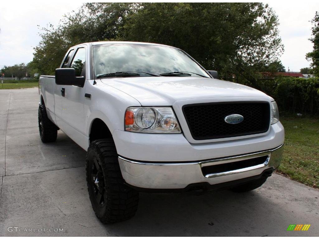2006 F150 XLT SuperCab 4x4 - Oxford White / Medium/Dark Flint photo #14