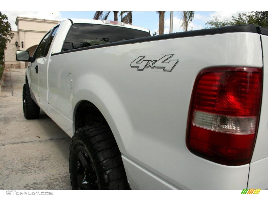 2006 F150 XLT SuperCab 4x4 - Oxford White / Medium/Dark Flint photo #18