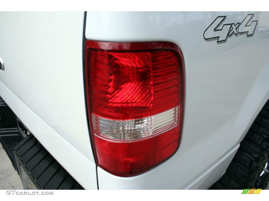 2006 F150 XLT SuperCab 4x4 - Oxford White / Medium/Dark Flint photo #24