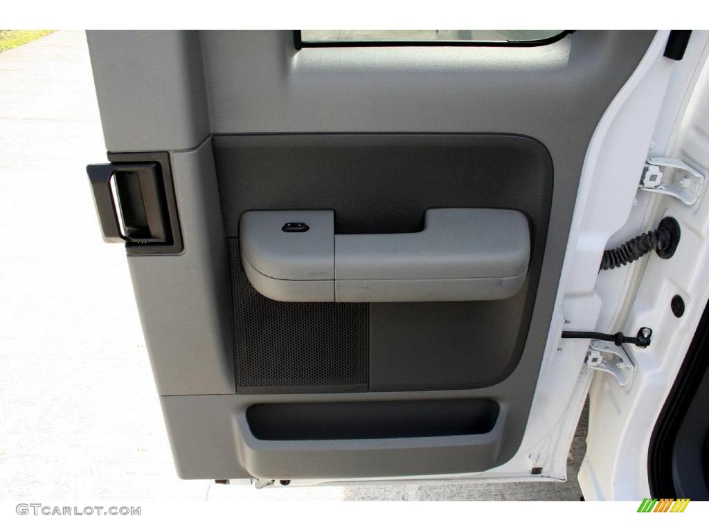 2006 F150 XLT SuperCab 4x4 - Oxford White / Medium/Dark Flint photo #50