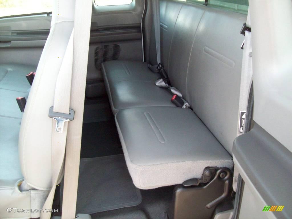 2003 F250 Super Duty XL SuperCab - Oxford White / Medium Flint Grey photo #18