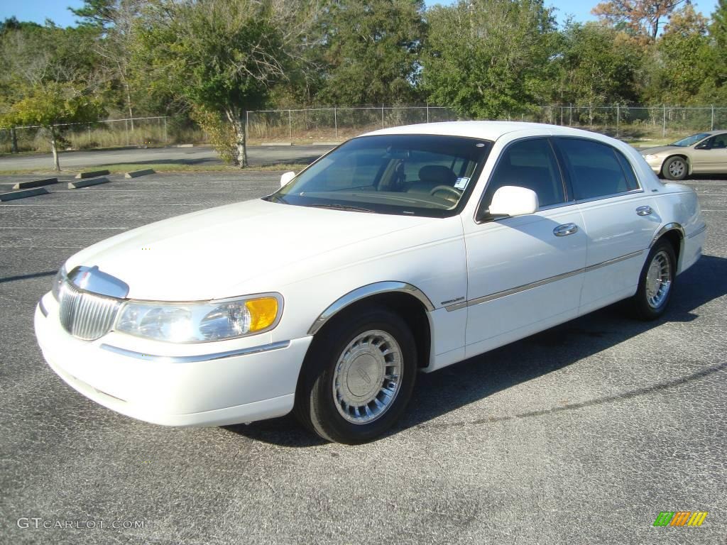 1998 Town Car Executive - White Pearl Metallic / Medium Parchment photo #1