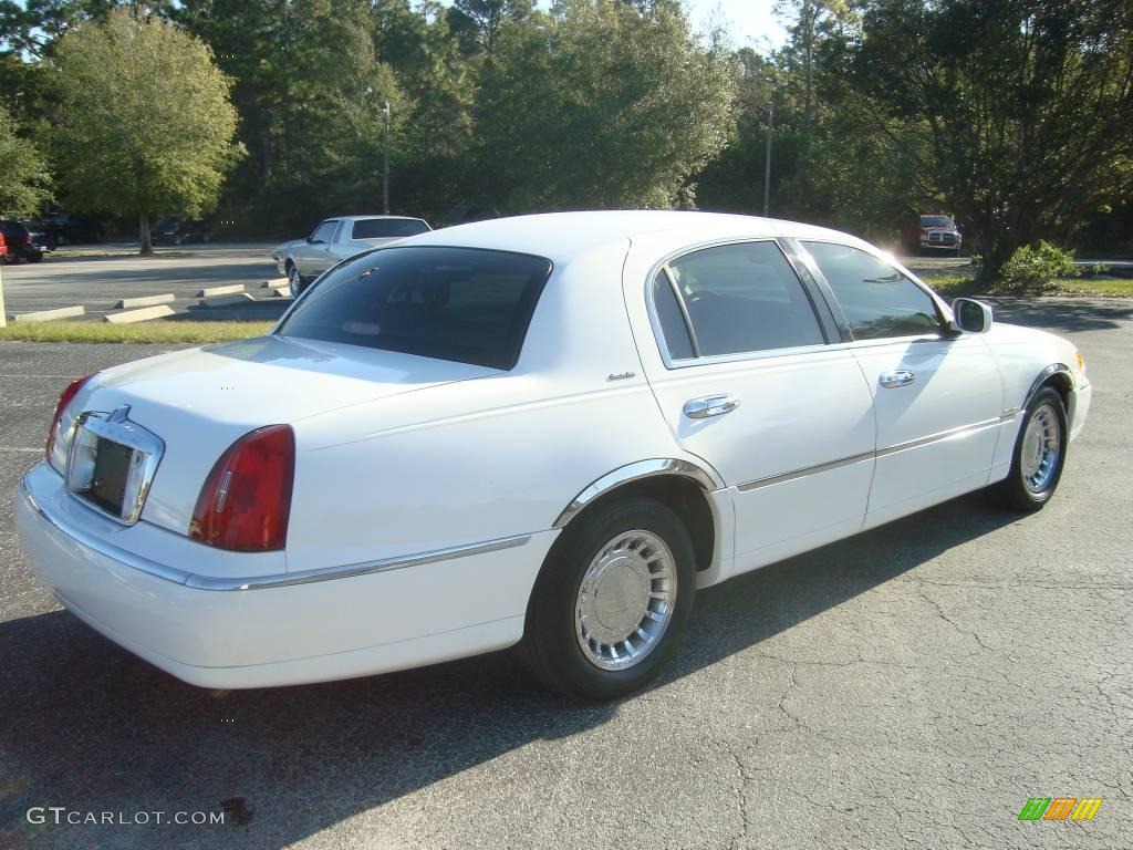 1998 Town Car Executive - White Pearl Metallic / Medium Parchment photo #8
