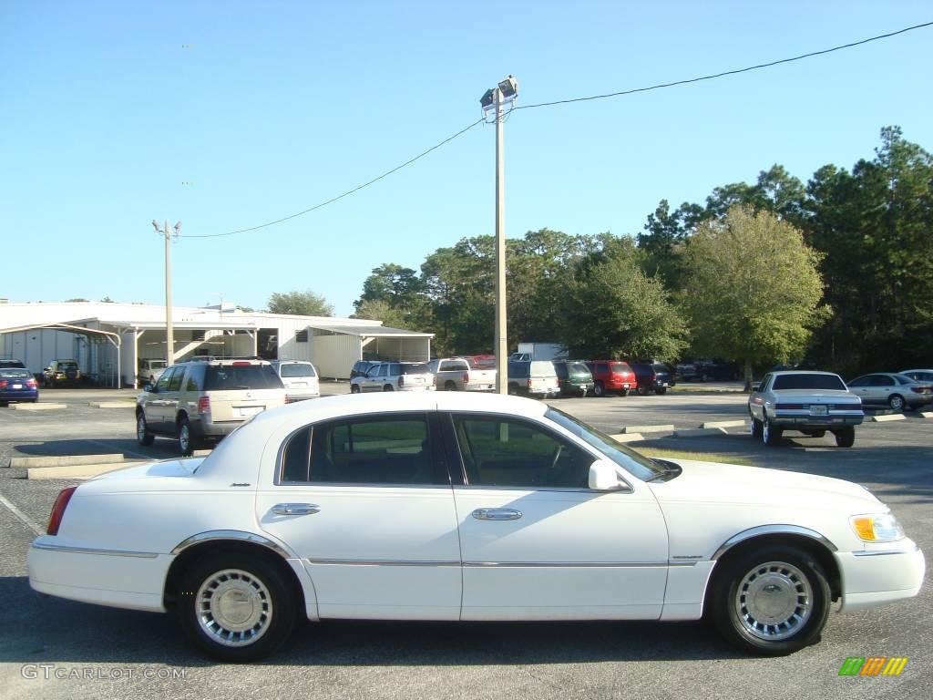 1998 Town Car Executive - White Pearl Metallic / Medium Parchment photo #9