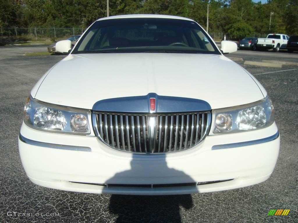 1998 Town Car Executive - White Pearl Metallic / Medium Parchment photo #12