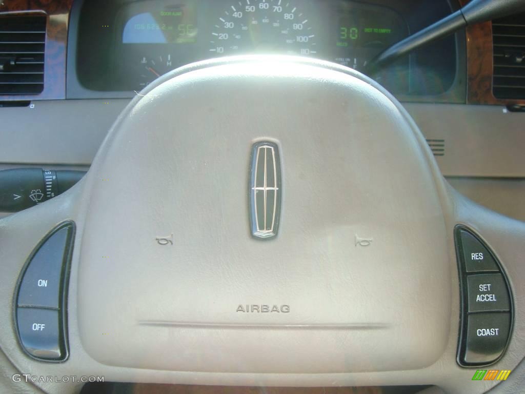 1998 Town Car Executive - White Pearl Metallic / Medium Parchment photo #20