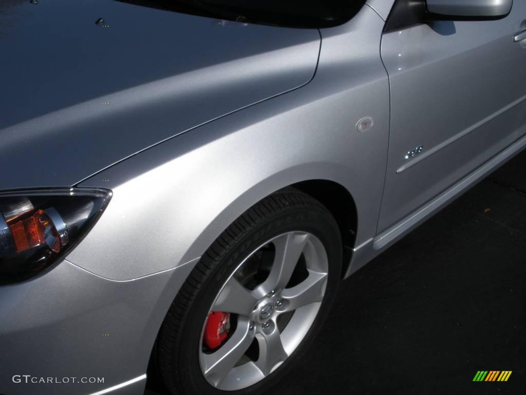 2004 MAZDA3 s Hatchback - Sunlight Silver Mica / Black/Red photo #10