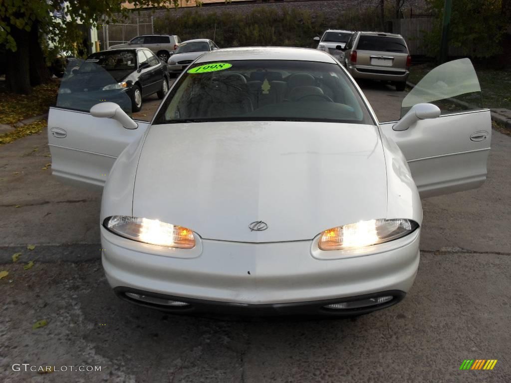 1998 White Diamond Pearl Oldsmobile Aurora 21309528 Photo 17