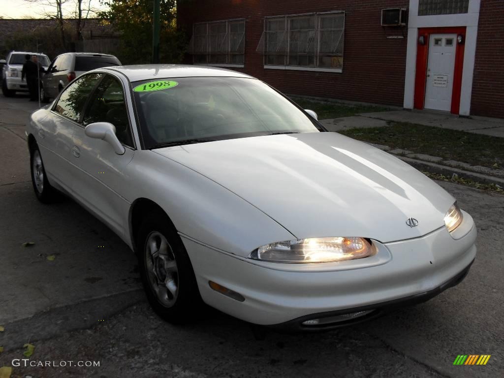 1998 Aurora  - White Diamond Pearl / Neutral photo #3