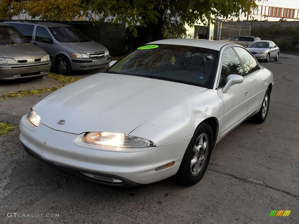 1998 Aurora  - White Diamond Pearl / Neutral photo #4