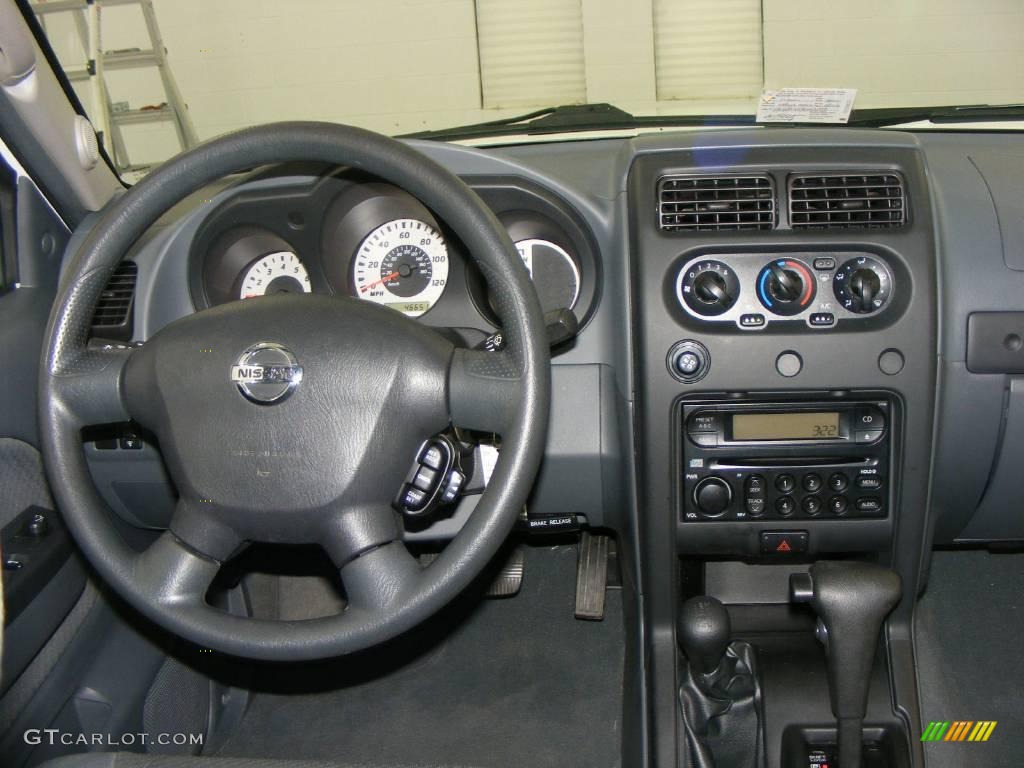 2004 Xterra XE 4x4 - Avalanche White / Charcoal photo #9