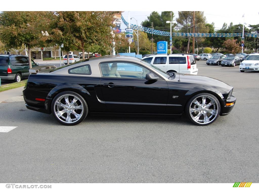 2006 Mustang GT Premium Coupe - Black / Light Parchment photo #2
