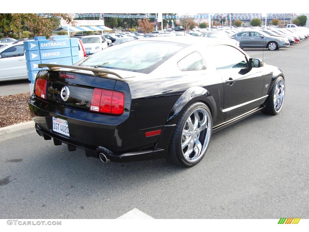 2006 Mustang GT Premium Coupe - Black / Light Parchment photo #3