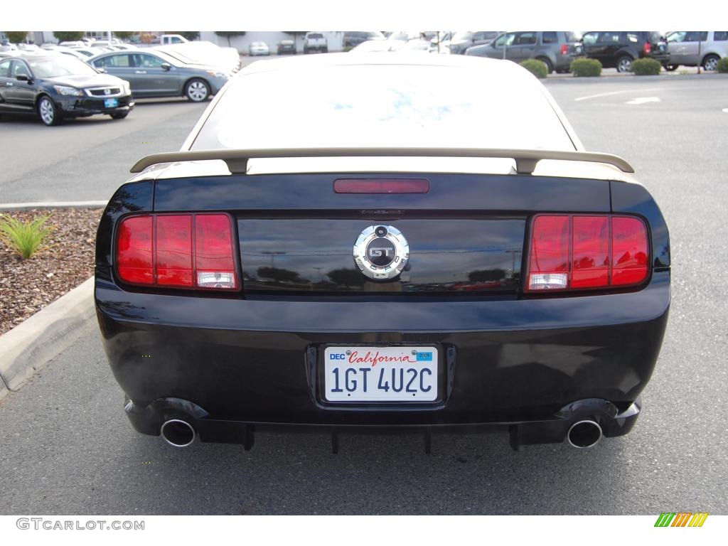 2006 Mustang GT Premium Coupe - Black / Light Parchment photo #4