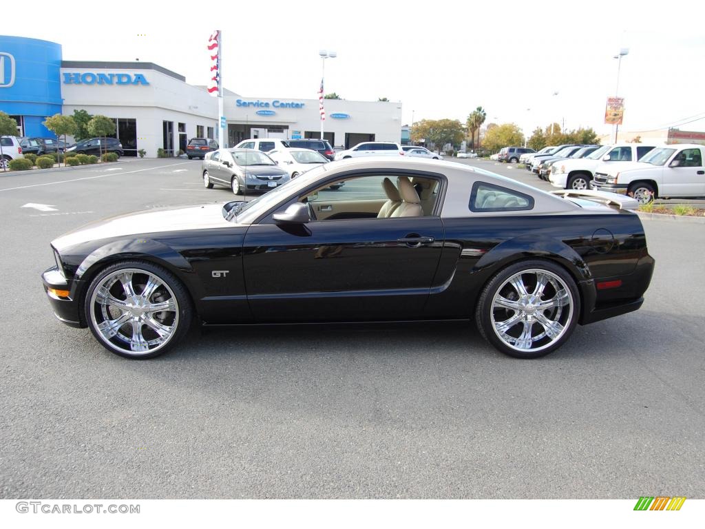 2006 Mustang GT Premium Coupe - Black / Light Parchment photo #6