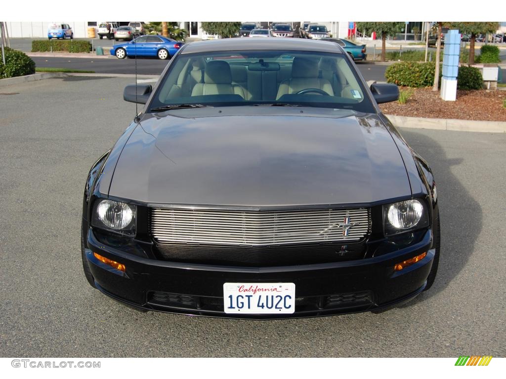 2006 Mustang GT Premium Coupe - Black / Light Parchment photo #8