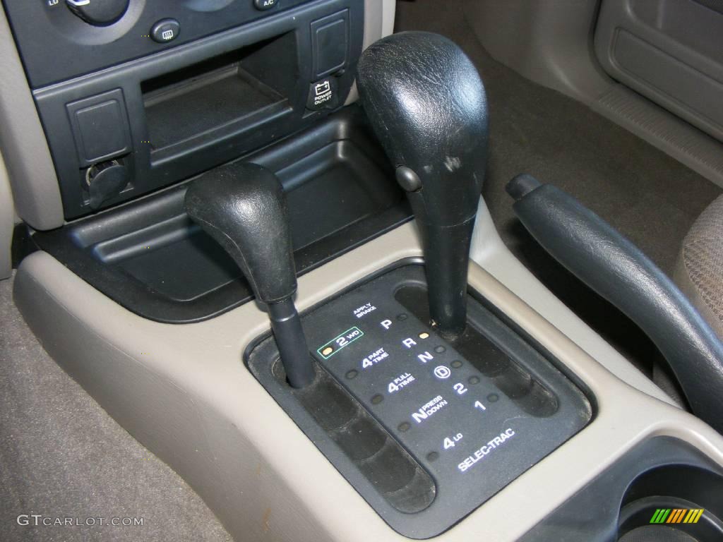 2004 Grand Cherokee Laredo 4x4 - Graphite Metallic / Taupe photo #10
