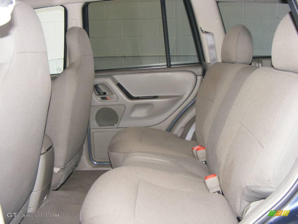 2004 Grand Cherokee Laredo 4x4 - Graphite Metallic / Taupe photo #15