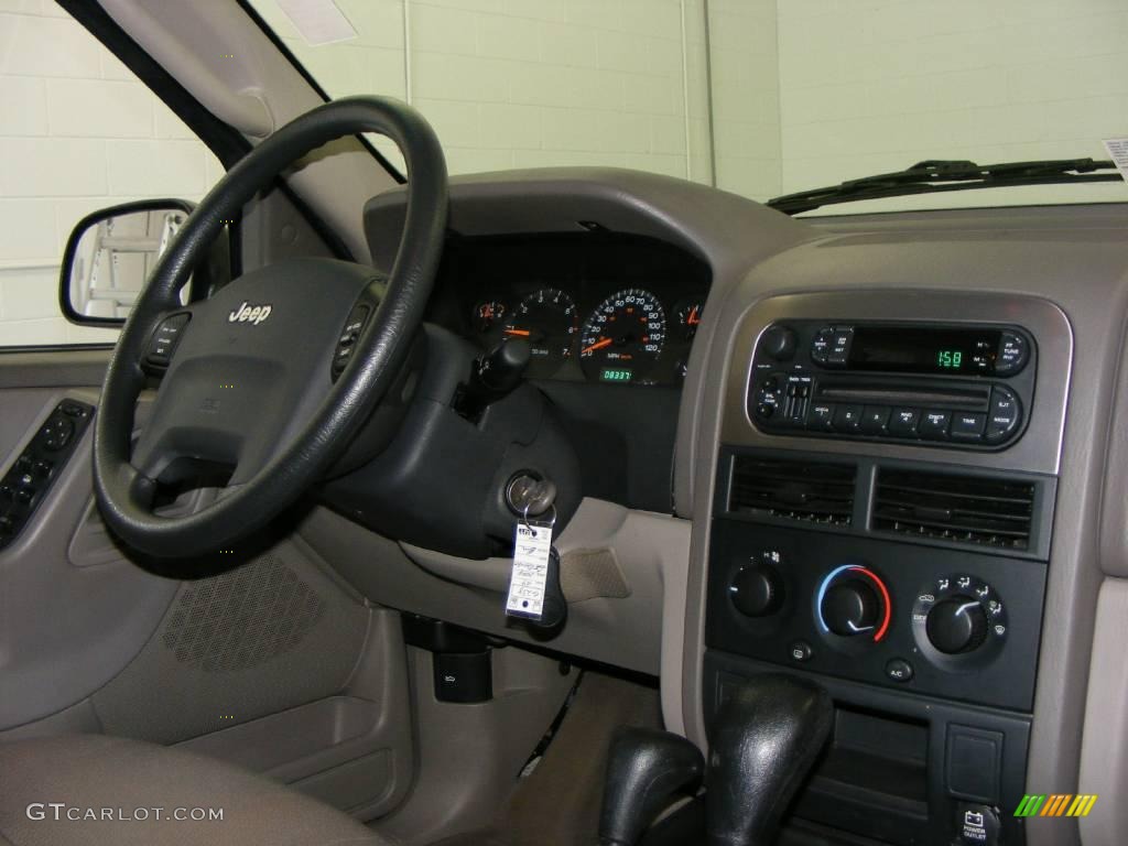 2004 Grand Cherokee Laredo 4x4 - Graphite Metallic / Taupe photo #18