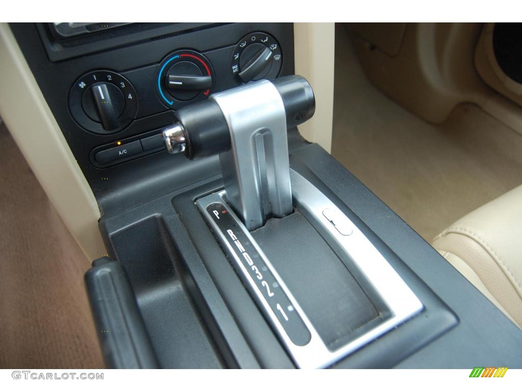 2006 Mustang GT Premium Coupe - Black / Light Parchment photo #20