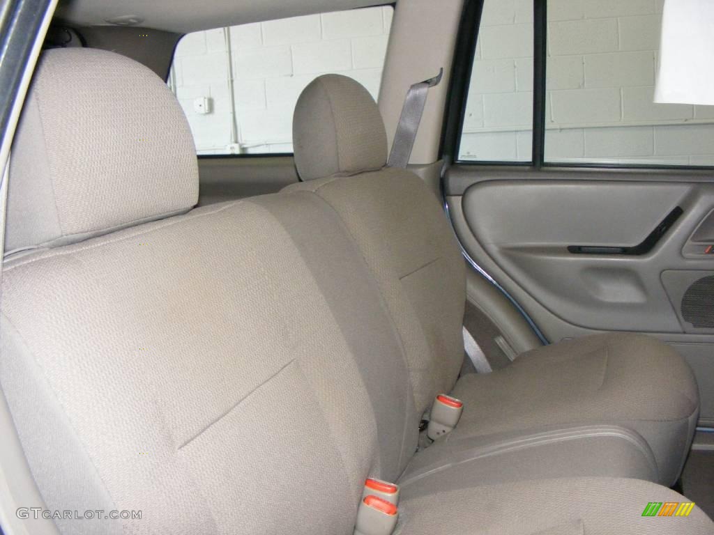 2004 Grand Cherokee Laredo 4x4 - Graphite Metallic / Taupe photo #23