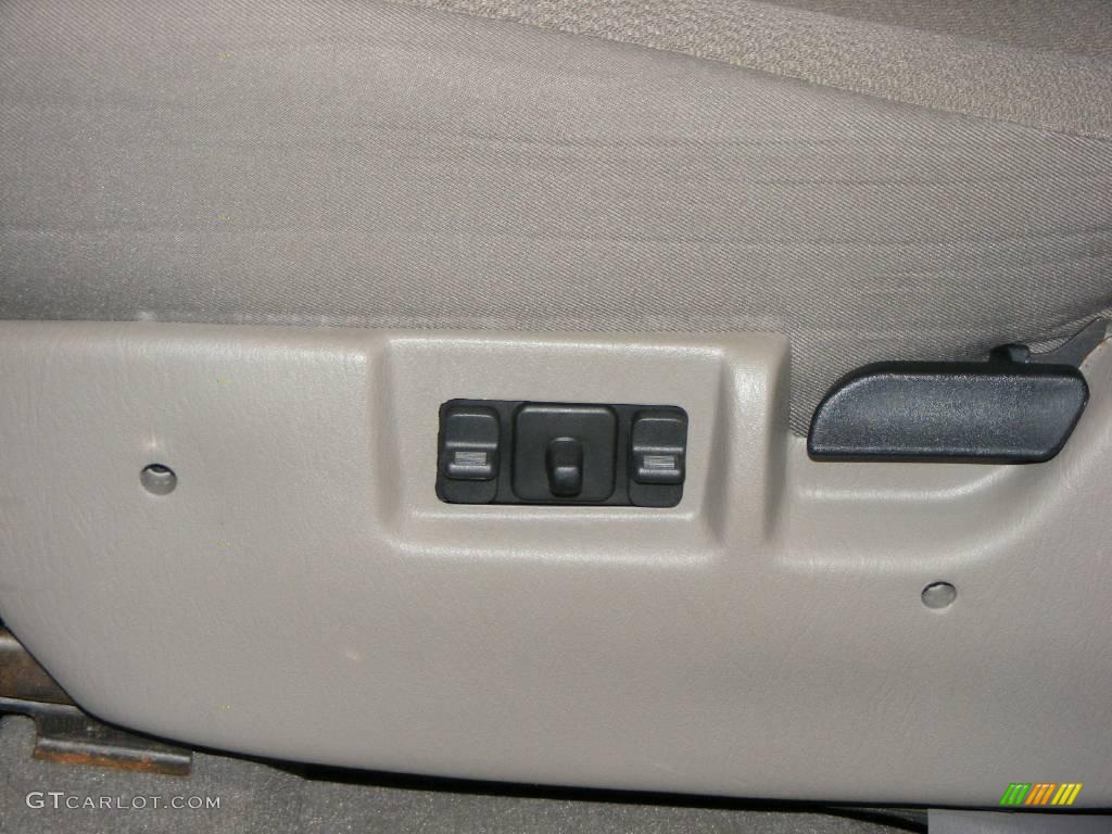 2004 Grand Cherokee Laredo 4x4 - Graphite Metallic / Taupe photo #24