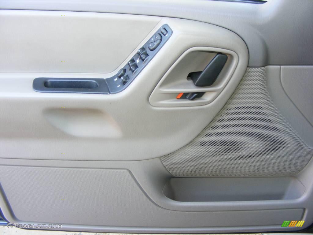 2004 Grand Cherokee Laredo 4x4 - Graphite Metallic / Taupe photo #25