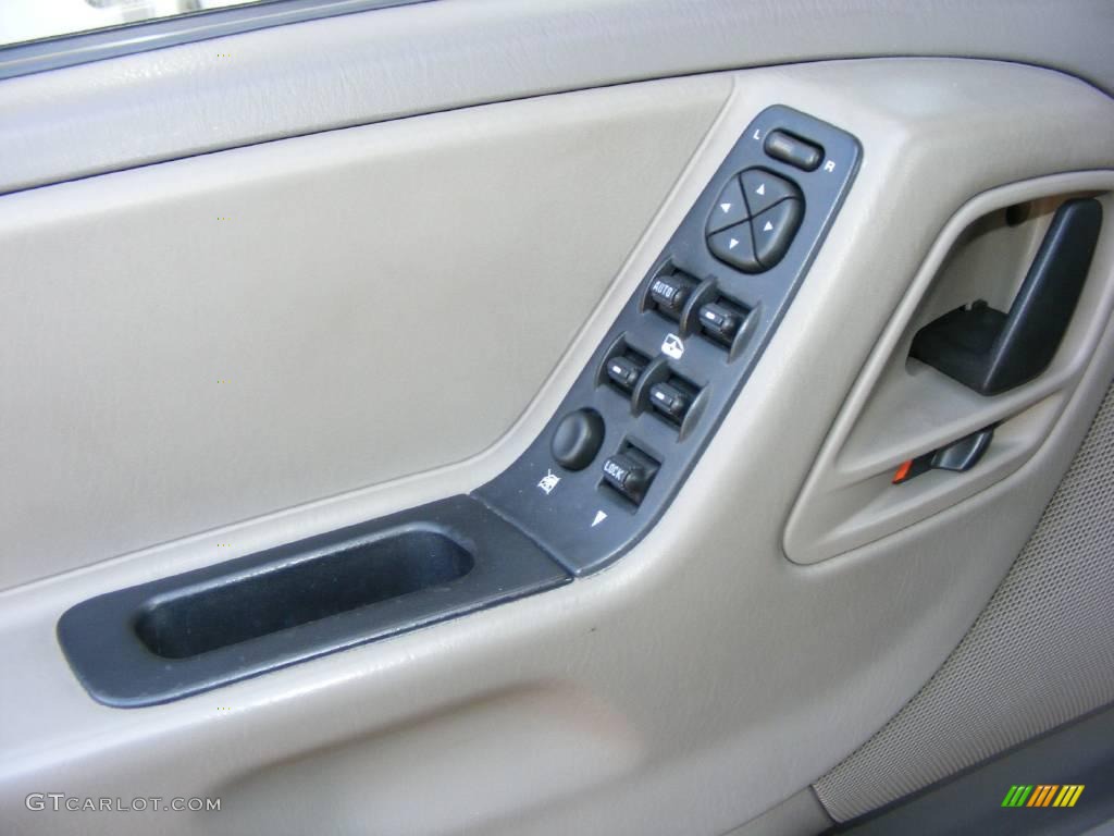 2004 Grand Cherokee Laredo 4x4 - Graphite Metallic / Taupe photo #26
