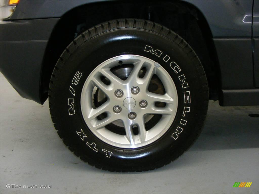2004 Grand Cherokee Laredo 4x4 - Graphite Metallic / Taupe photo #31