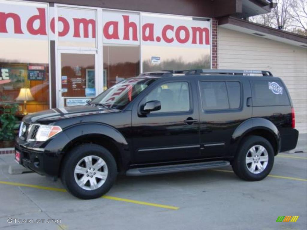 Super Black Nissan Pathfinder