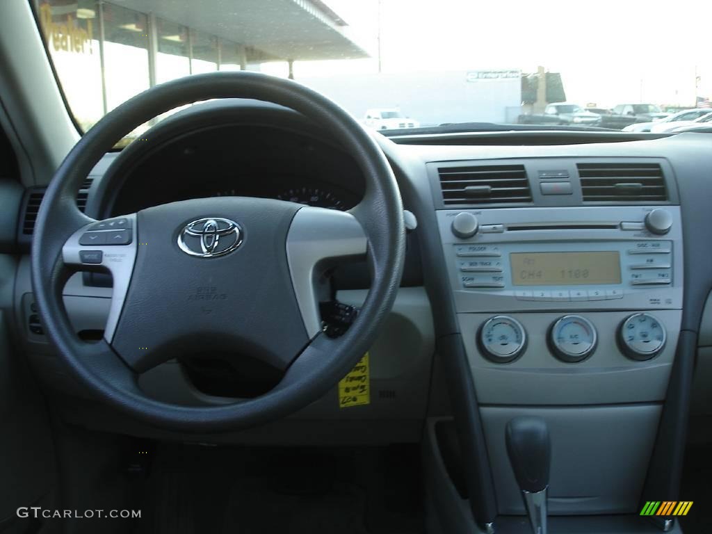 2007 Camry LE - Aloe Green Metallic / Bisque photo #10