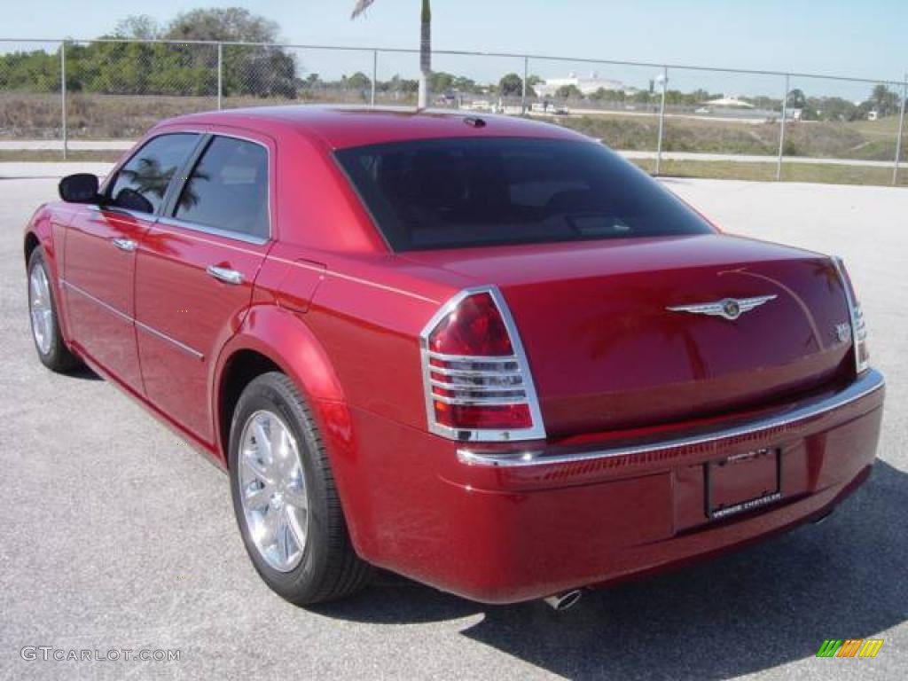 2007 300 C HEMI - Inferno Red Crystal Pearlcoat / Dark Slate Gray/Light Graystone photo #4