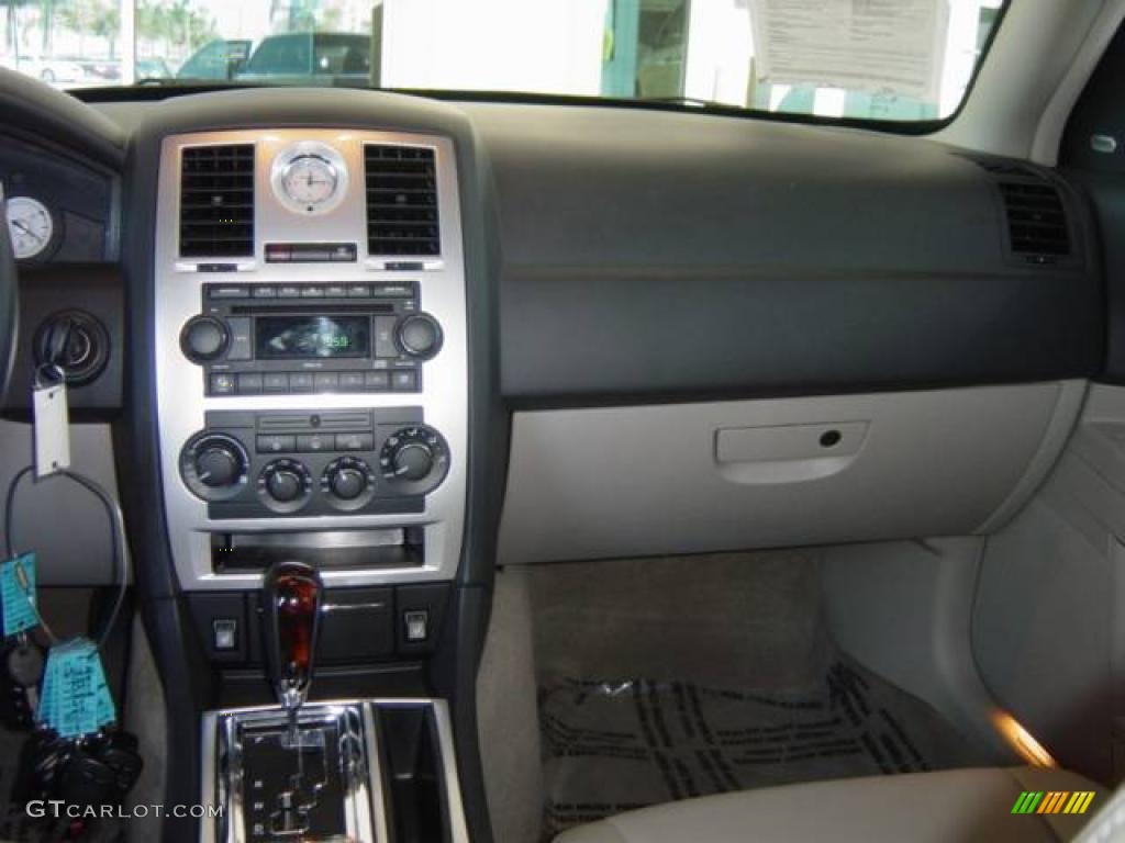 2007 300 C HEMI - Inferno Red Crystal Pearlcoat / Dark Slate Gray/Light Graystone photo #15
