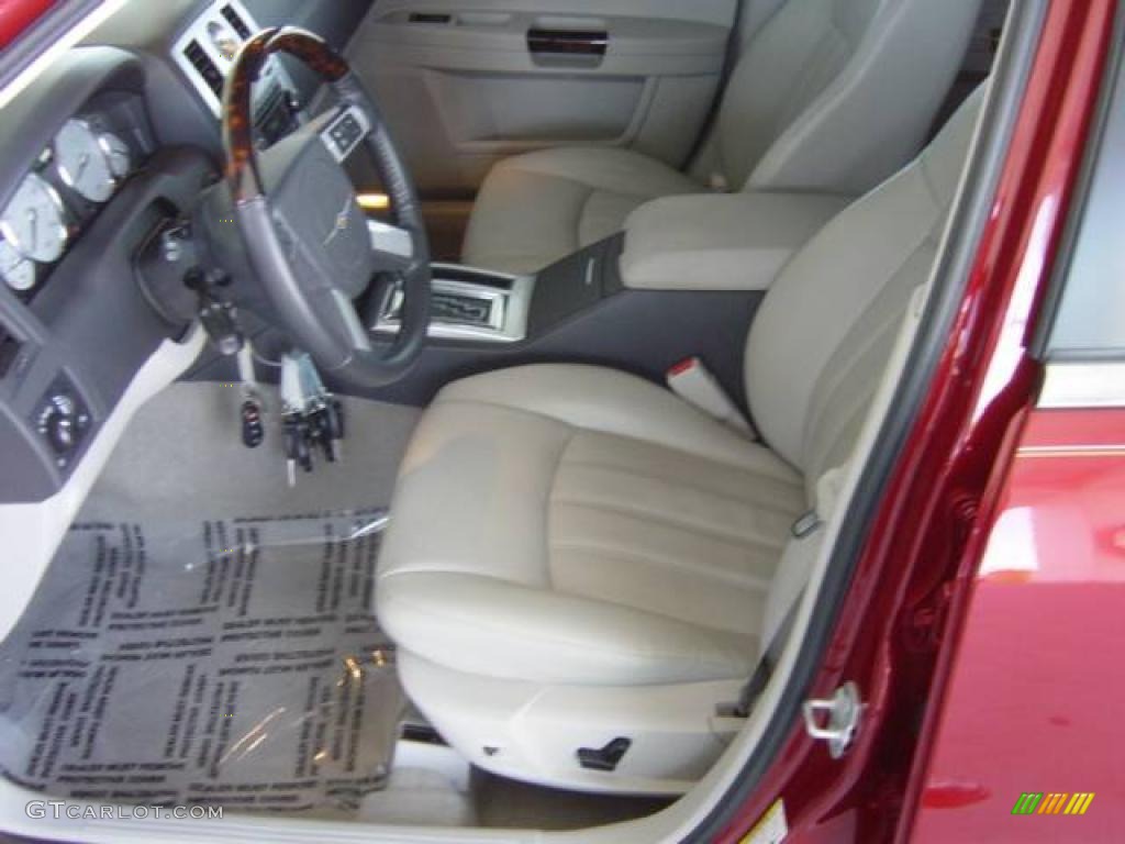 2007 300 C HEMI - Inferno Red Crystal Pearlcoat / Dark Slate Gray/Light Graystone photo #17