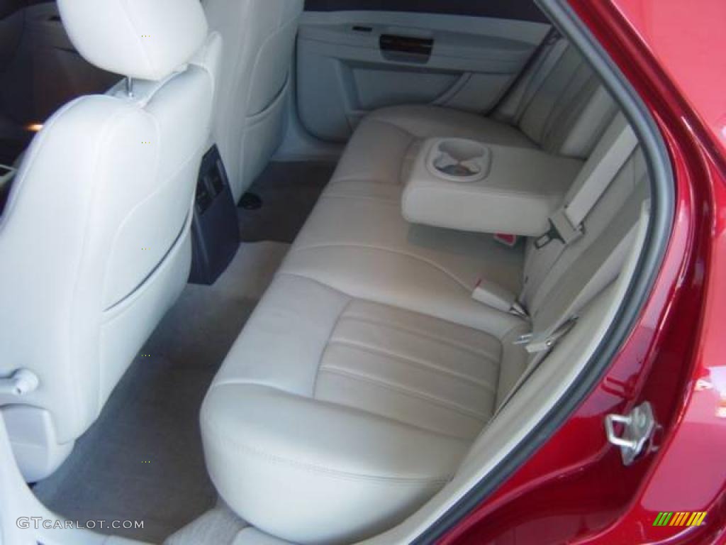 2007 300 C HEMI - Inferno Red Crystal Pearlcoat / Dark Slate Gray/Light Graystone photo #21