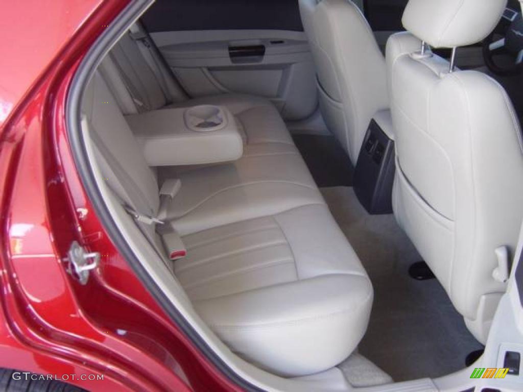 2007 300 C HEMI - Inferno Red Crystal Pearlcoat / Dark Slate Gray/Light Graystone photo #22