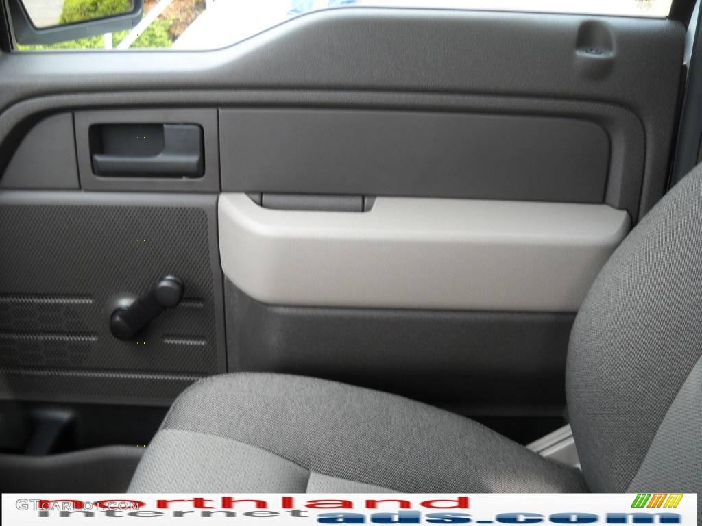 2010 F150 XL Regular Cab 4x4 - Oxford White / Medium Stone photo #14