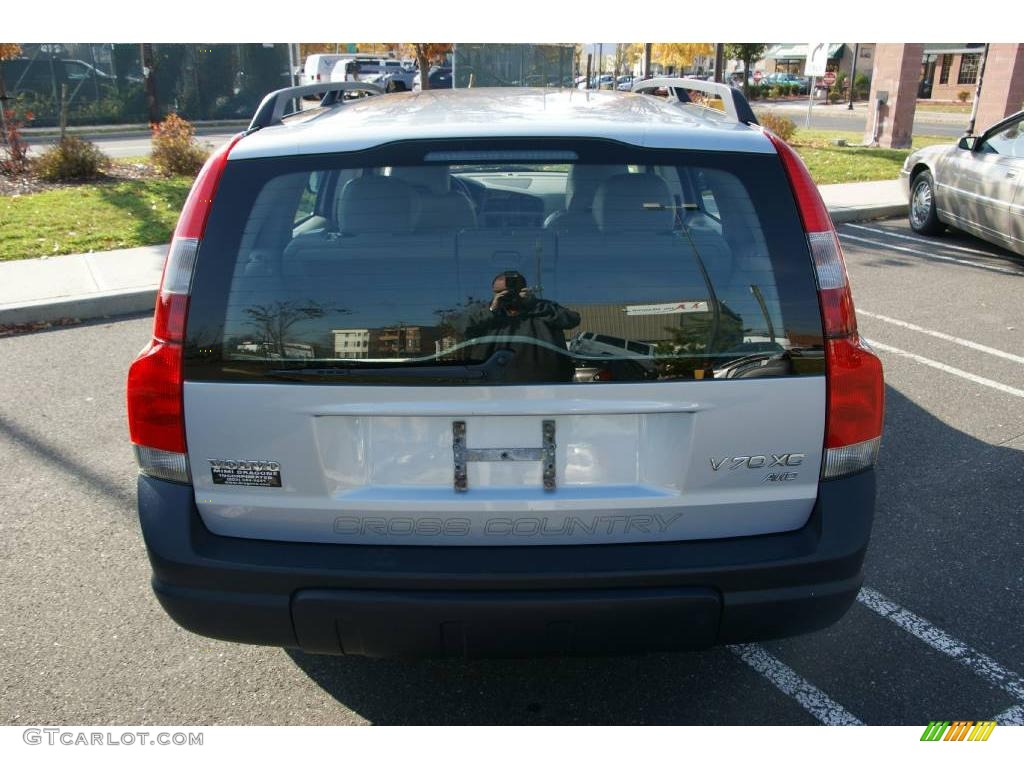 2002 V70 2.4T XC AWD Wagon - Polar Arctic Blue Metallic / Sand photo #5