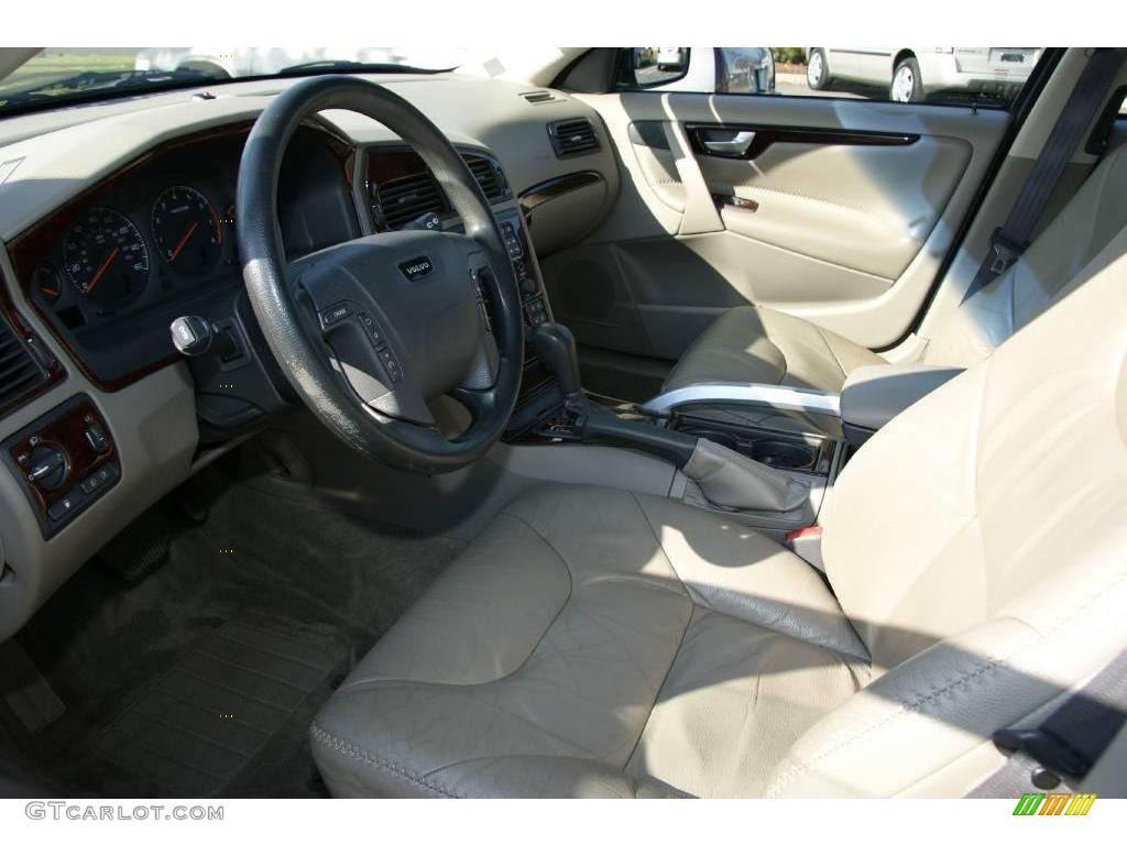 2002 V70 2.4T XC AWD Wagon - Polar Arctic Blue Metallic / Sand photo #9