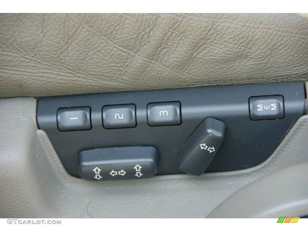 2002 V70 2.4T XC AWD Wagon - Polar Arctic Blue Metallic / Sand photo #12