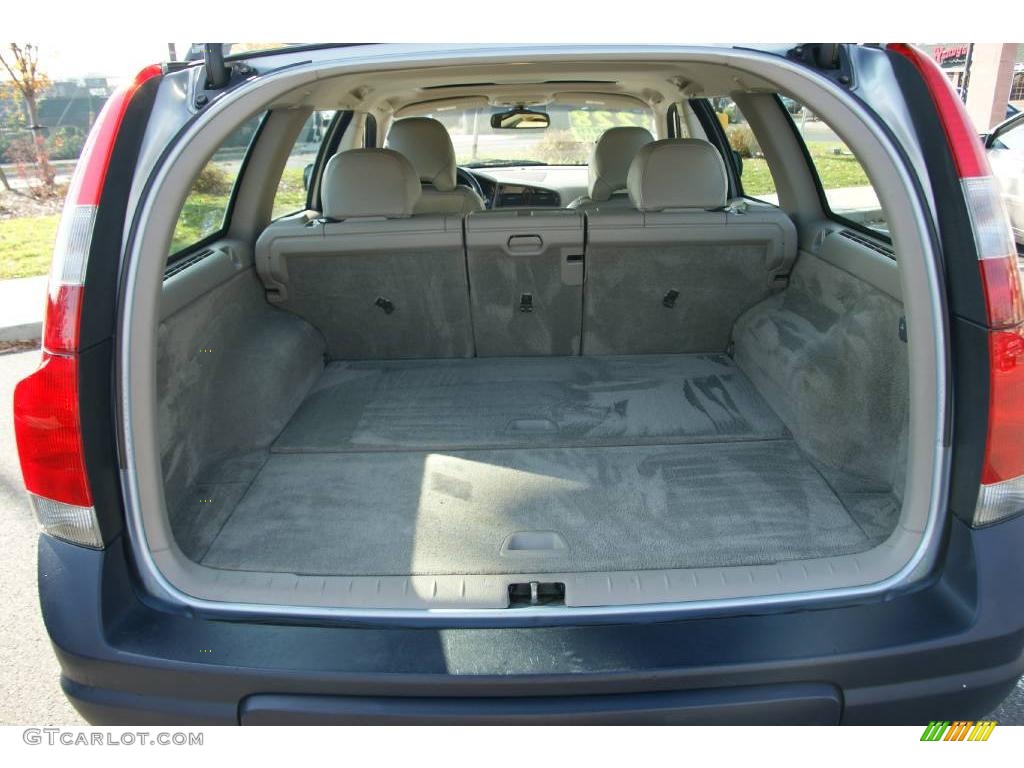2002 V70 2.4T XC AWD Wagon - Polar Arctic Blue Metallic / Sand photo #13