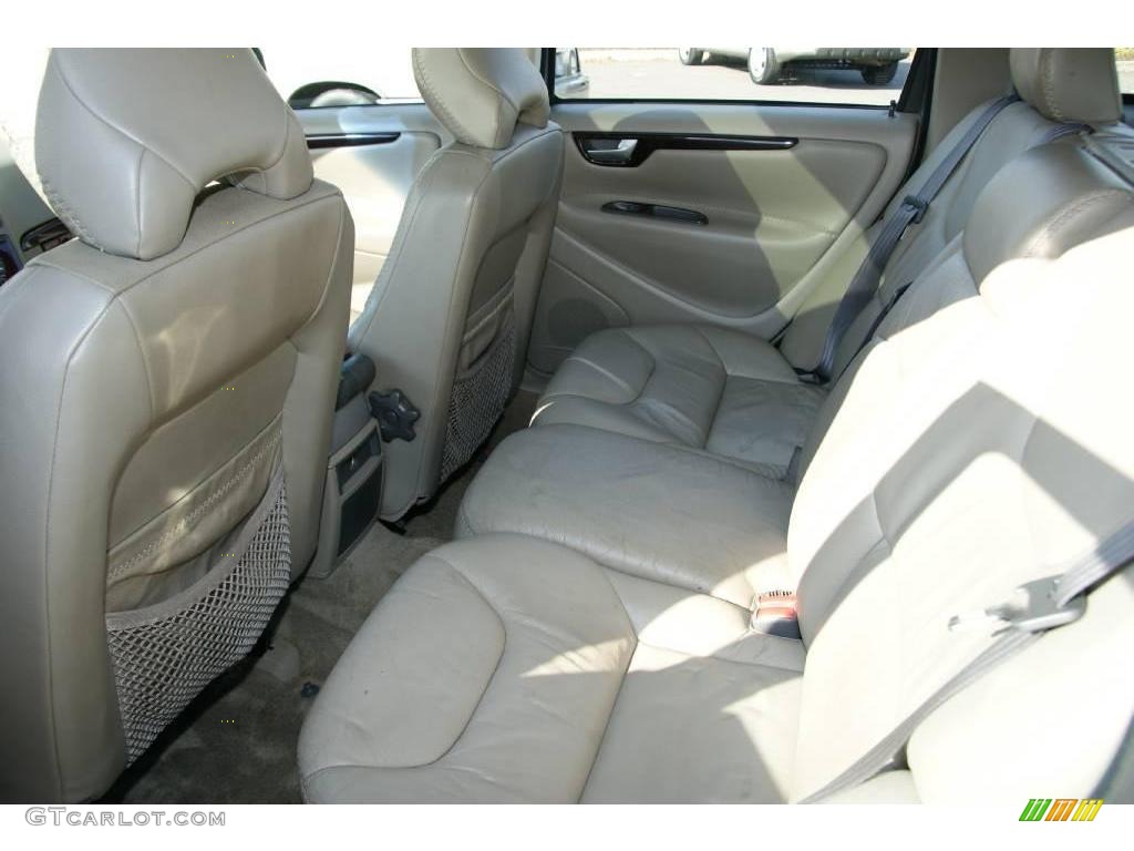 2002 V70 2.4T XC AWD Wagon - Polar Arctic Blue Metallic / Sand photo #14