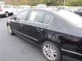 Deep Black - Passat Lux Sedan Photo No. 2