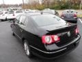 Deep Black - Passat Lux Sedan Photo No. 3