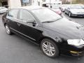 Deep Black - Passat Lux Sedan Photo No. 7