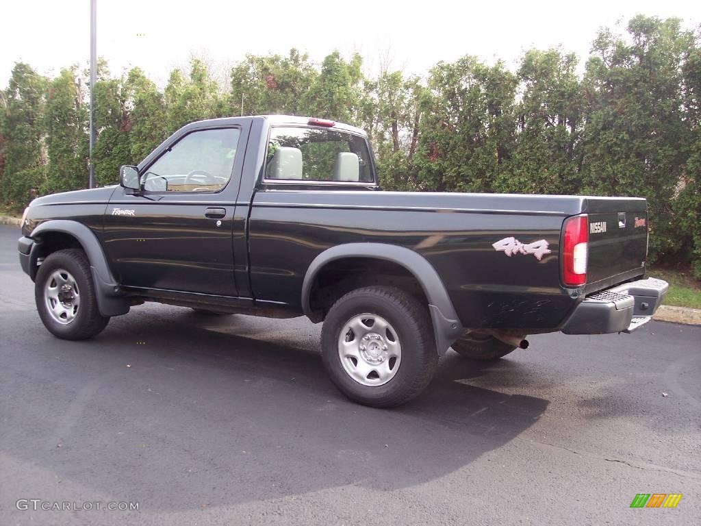 1999 Frontier XE Regular Cab 4x4 - Black Emerald / Gray photo #7