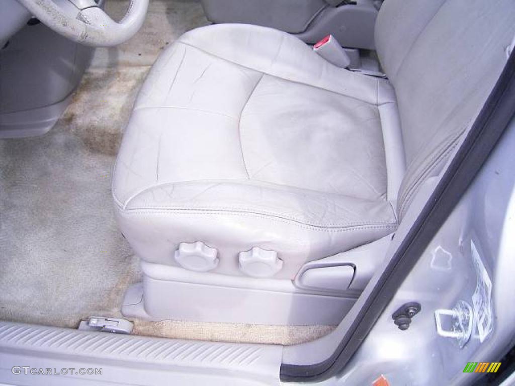 2000 MPV ES - Highlight Silver / Gray photo #7